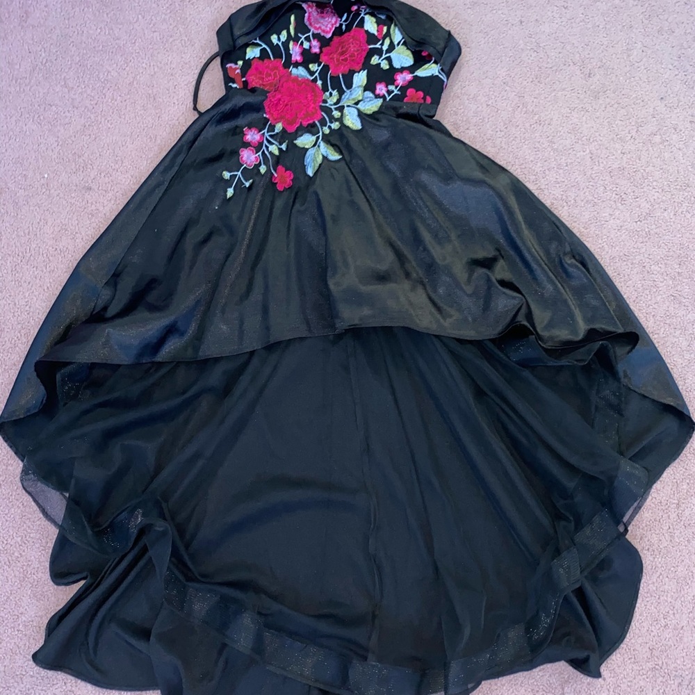 Floral strapless dress!